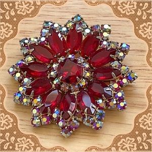 💕Beautiful Vintage Red Flower Brooch💕